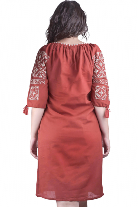 Rochie traditionala midi rosie cu motiv geometric crem Sandra [3]