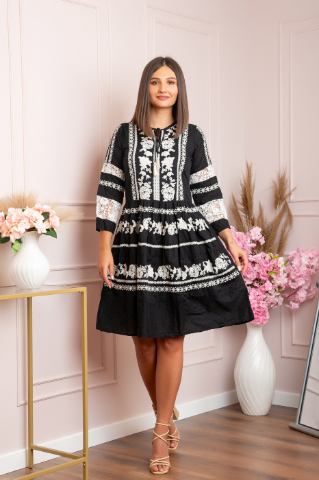 Rochie traditionala neagra cu model floral alb Ema 01 [4]