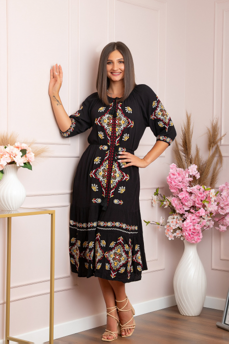 Rochie traditionala neagra cu model floral multicolor Greta [3]