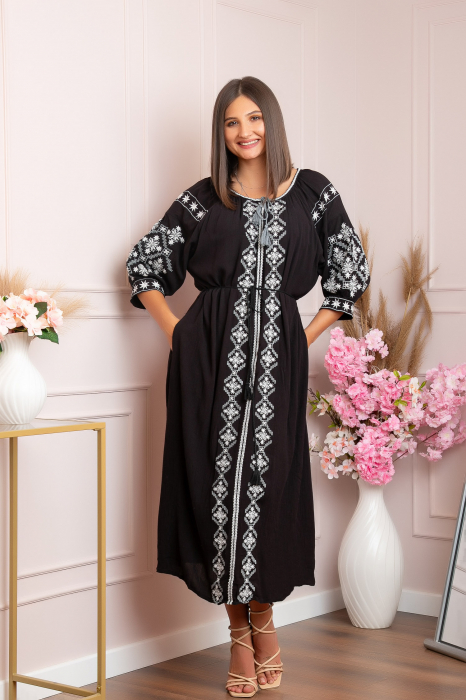 Rochie traditionala neagra cu model geometric alb Cecilia [4]