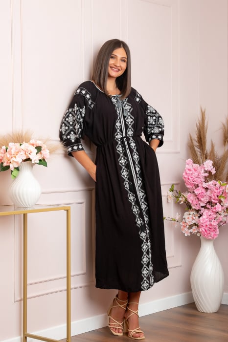 Rochie traditionala neagra cu model geometric alb Cecilia [3]