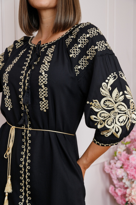 Rochie traditionala neagra cu motiv floral auriu Raisa [2]