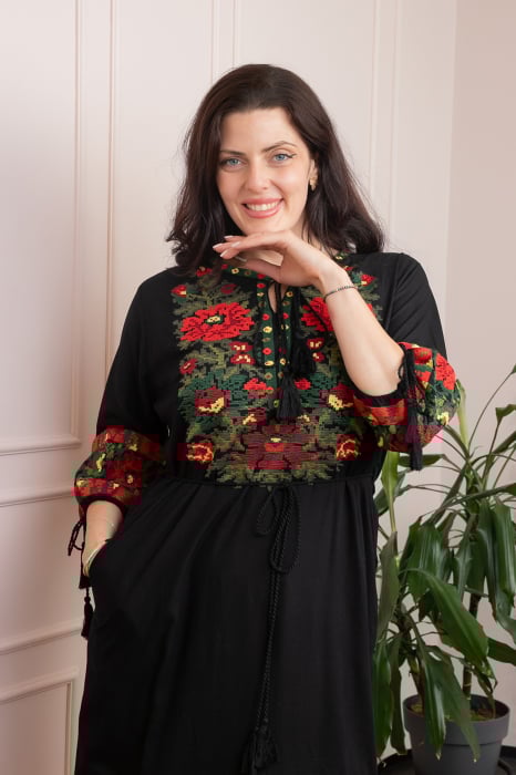 Rochie traditionala neagra cu motiv floral multicolor Mihaela 01 [2]