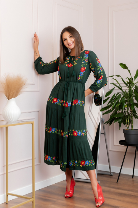 Rochie traditionala verde cu motiv floral multicolor Ioana
