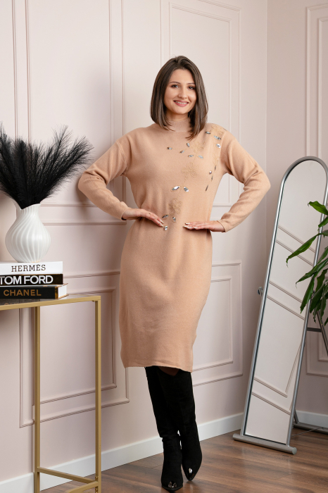 Rochie tricotata crem Katherine cu flori in relief si paiete argintii [4]