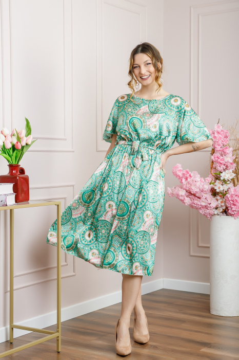 Rochie verde deschis cu imprimeuri mandala si volanas la maneci [4]