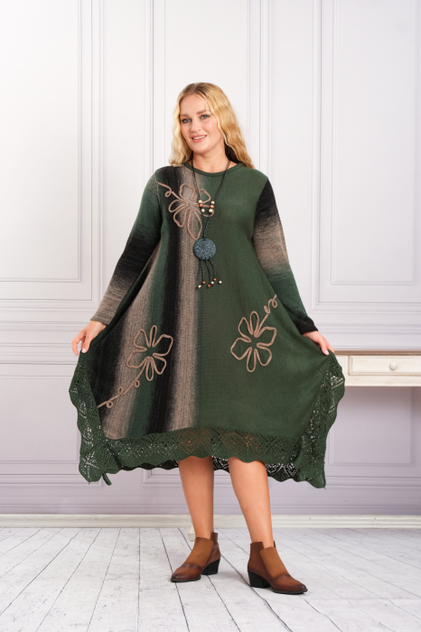 Rochie verde boho chic tricotata cu baza asimetrica si model floral [4]
