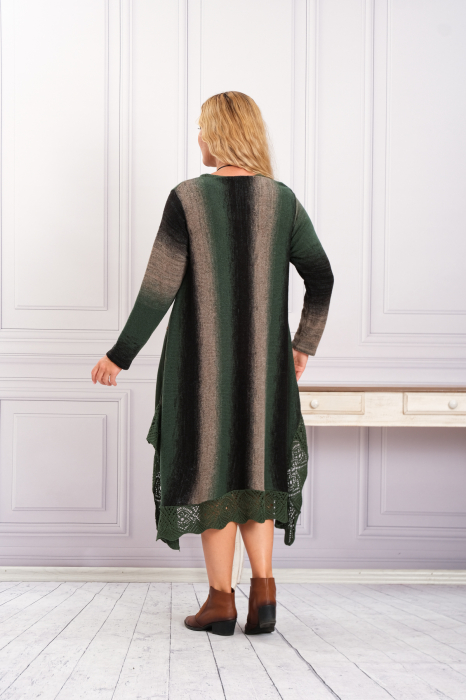Rochie verde boho chic tricotata cu baza asimetrica si model floral [3]
