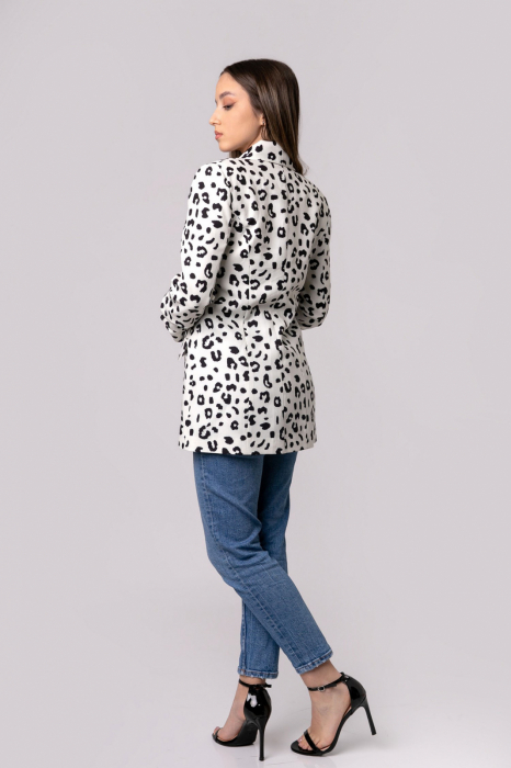 Sacou alb cu animal print si maneci incretite [4]