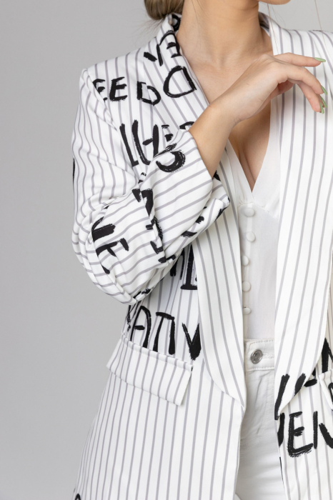 Sacou alb cu dungi si maneci incretite [2]