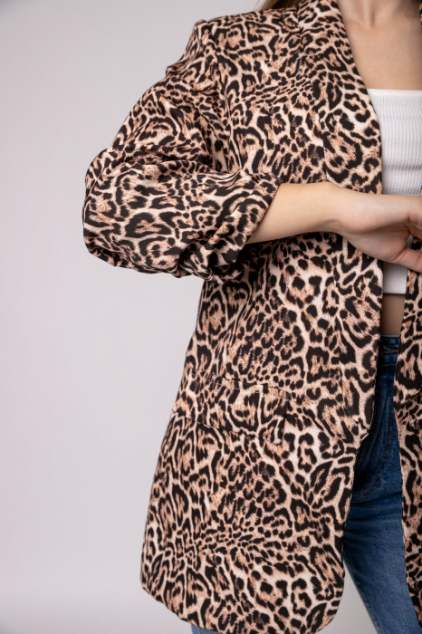 Sacou maro cu animal print si maneci incretite [2]