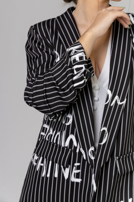 Sacou negru cu dungi si maneci incretite [2]