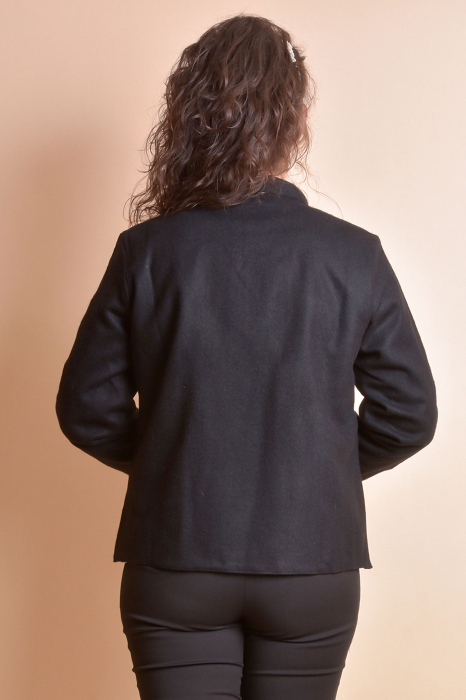 Sacou traditional negru cu broderie geometrica alba Octavia [7]