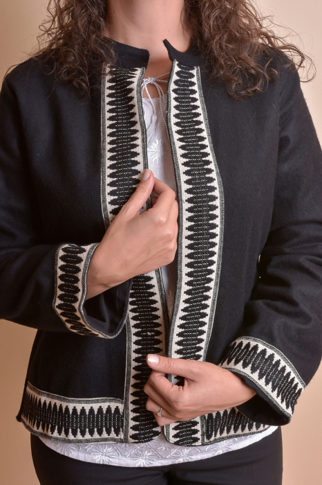 Sacou traditional negru cu broderie geometrica alba Octavia [2]