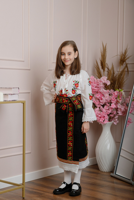 Set traditional catrinta si brau pentru fetite cu broderie rosie Sonia 01 [3]