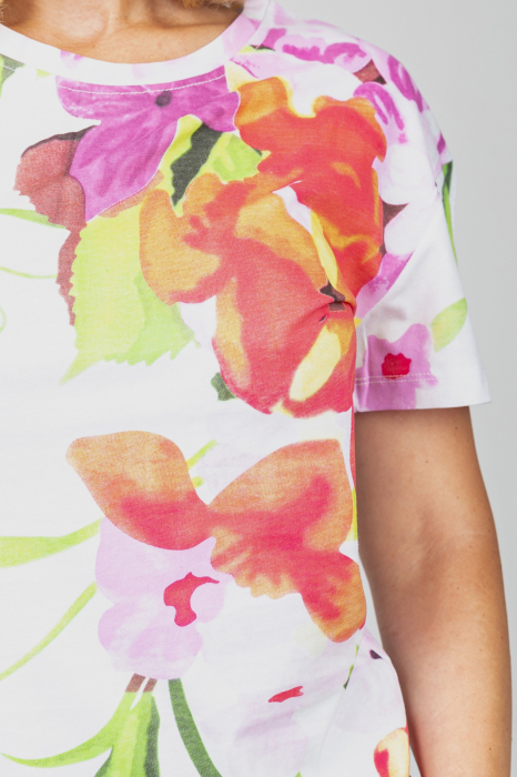 Tricou alb cu imprimeuri florale si decolteu rotund [2]