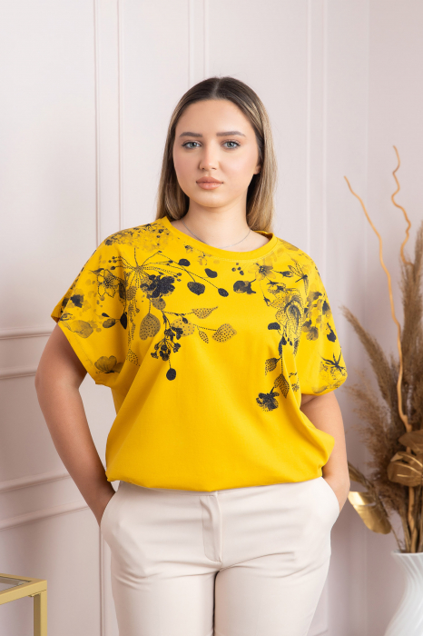 Tricou galben casual cu imprimeuri florale negre [3]