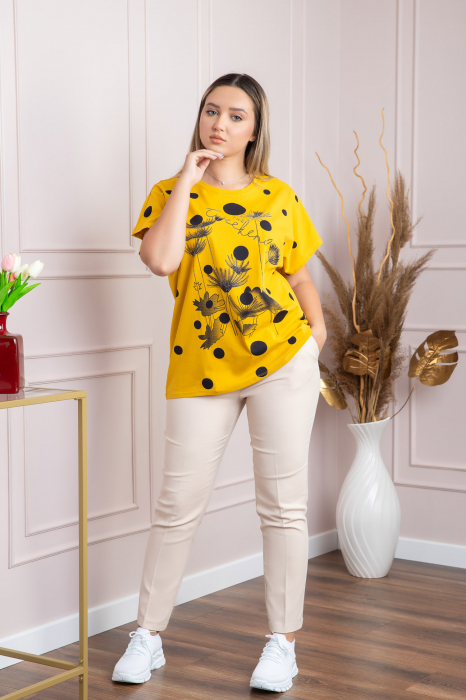 Tricou galben cu strasuri si imprimeuri florale negre [4]