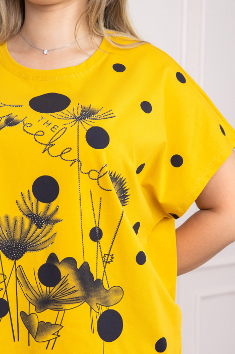 Tricou galben cu strasuri si imprimeuri florale negre [2]