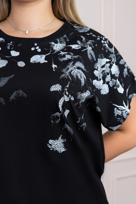 Tricou negru casual cu imprimeuri florale albe [2]