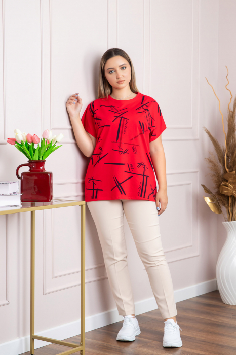Tricou rosu cu strasuri si imprimeu grafic negru [4]