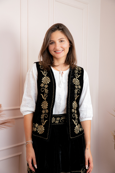 Fusta neagra din catifea cu broderie florala aurie Miriam 01 [4]