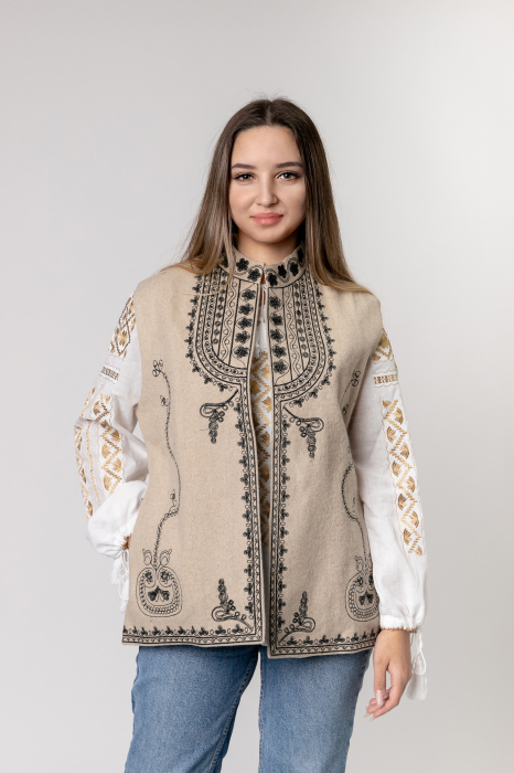 Vesta traditionala crem cu broderie florala neagra Catalina 01 [4]
