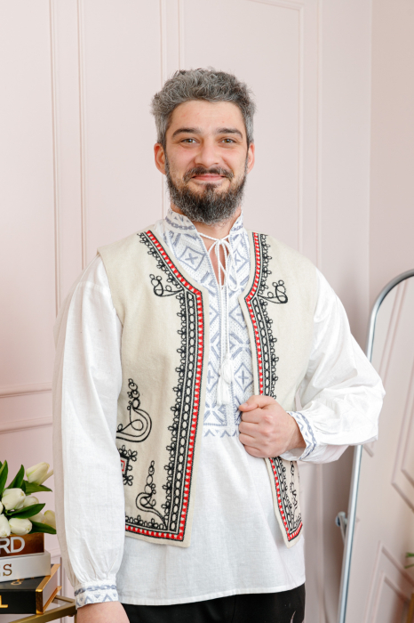 Vesta traditionala crem cu broderie florala neagra Nicolae [4]