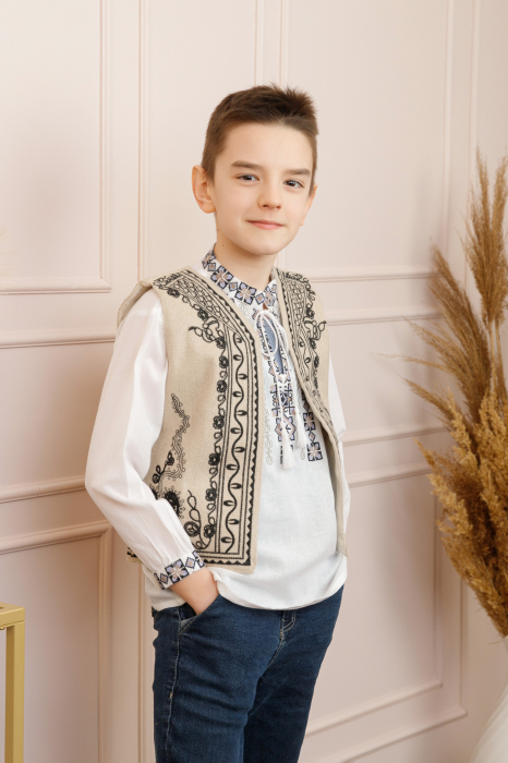 Vesta traditionala de baieti crem cu broderie florala neagra Emil 02