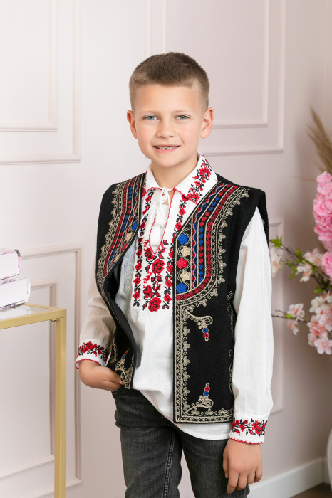 Vesta traditionala de baieti neagra cu broderie florala multicolora Catalin 02 [3]