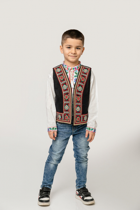 Vesta traditionala de baieti neagra cu broderie florala multicolora Emanuel [4]