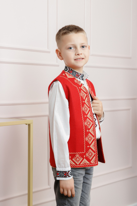 Vesta traditionala de baieti rosie cu broderie geometrica crem Flavius [3]