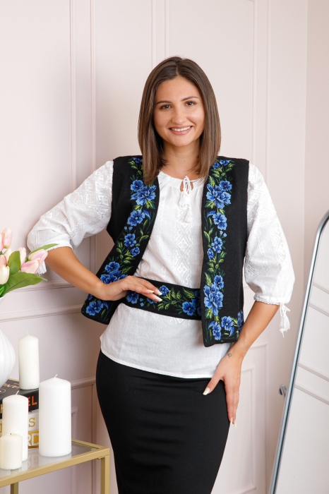 Vesta traditionala neagra cu broderie florala albastra Ilona 02 [3]