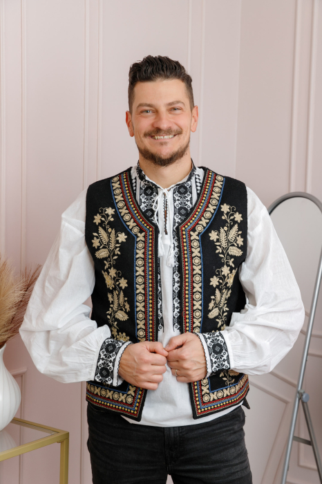 Vesta traditionala neagra cu broderie florala aurie Florian [4]