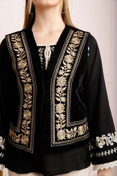 Vesta traditionala neagra cu broderie florala aurie Maria 03 [2]