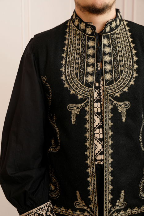 Vesta traditionala neagra cu broderie florala crem Catalin 02 [2]