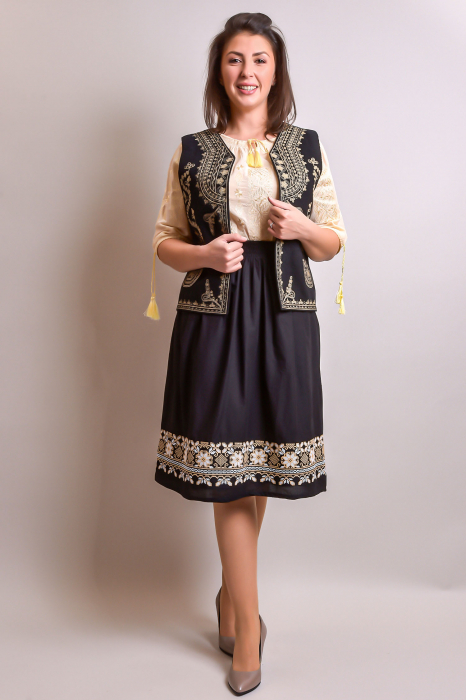 Vesta traditionala neagra cu broderie florala crem Emilia [3]