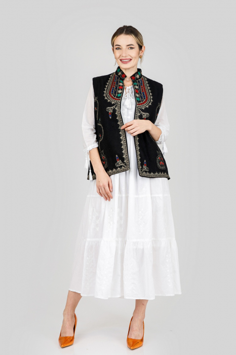 Vesta traditionala neagra cu broderie florala multicolora Alina 02 [4]