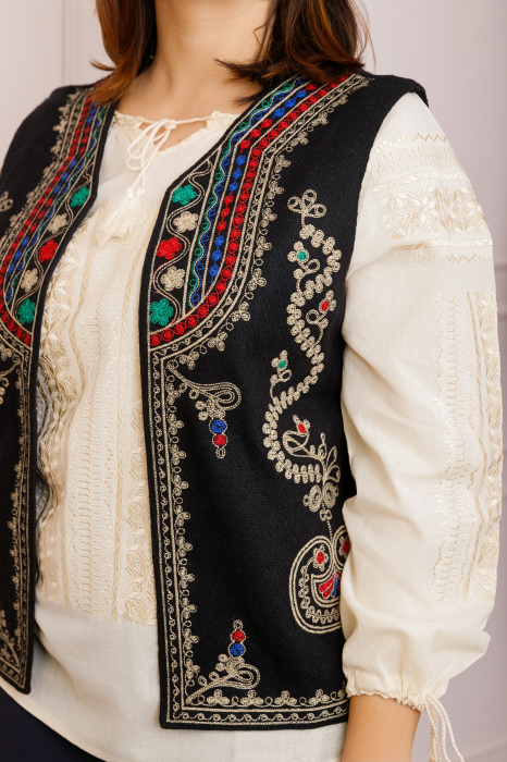 Vesta traditionala neagra cu broderie florala multicolora Alina 03 [2]