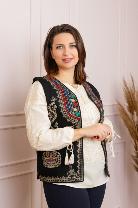 Vesta traditionala neagra cu broderie florala multicolora Alina 03