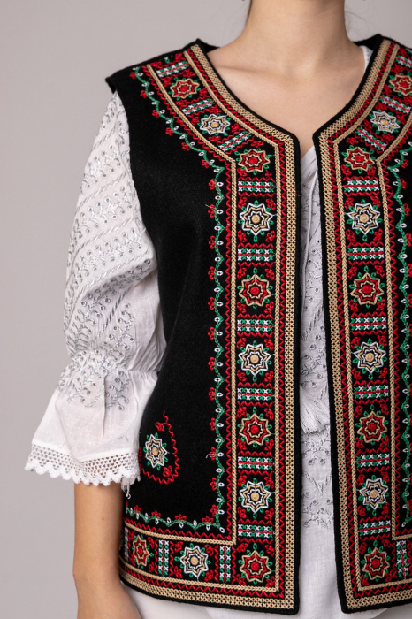 Vesta traditionala neagra cu broderie florala multicolora Emanuela 01 [2]