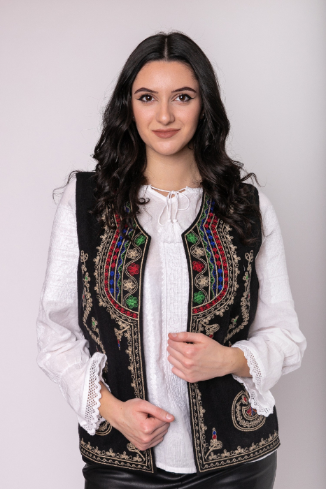Vesta traditionala neagra cu broderie florala multicolora Alina 01