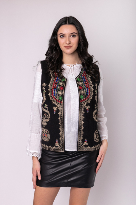 Vesta traditionala neagra cu broderie florala multicolora Alina 01 [3]