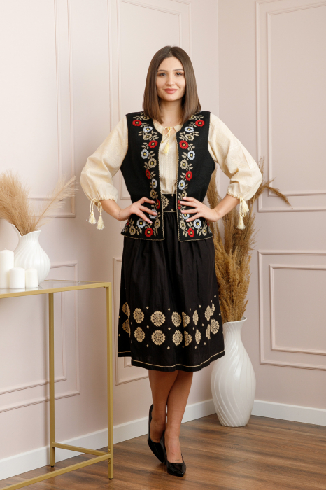 Vesta traditionala neagra cu broderie florala multicolora Ivona [4]