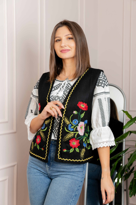 Vesta traditionala neagra cu broderie florala multicolora Laura [1]