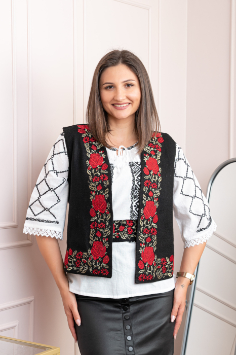 Vesta traditionala neagra cu broderie florala rosie Flora [3]