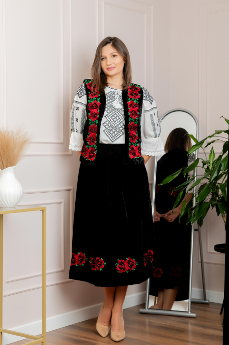 Vesta traditionala neagra cu broderie florala rosie Florenta 02 [3]
