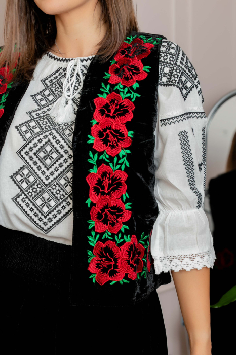 Vesta traditionala neagra cu broderie florala rosie Florenta 02 [2]