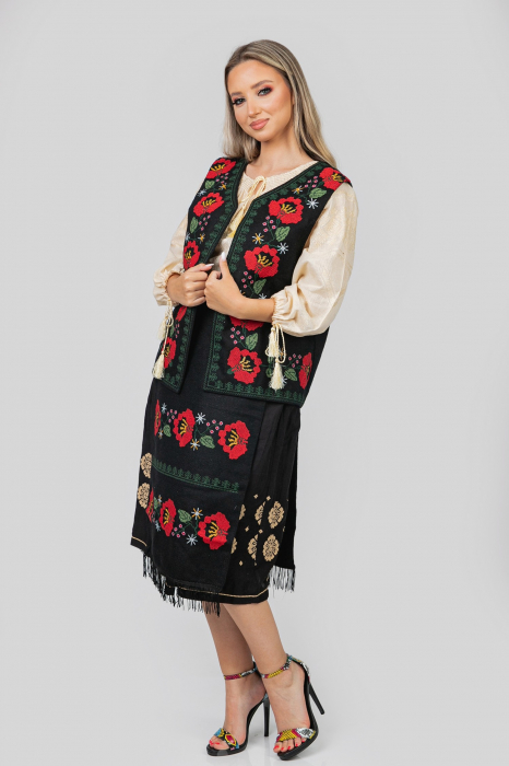 Vesta traditionala neagra cu broderie florala rosie Zina [3]