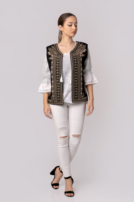 Vesta traditionala neagra cu broderie geometrica crem Paula [4]
